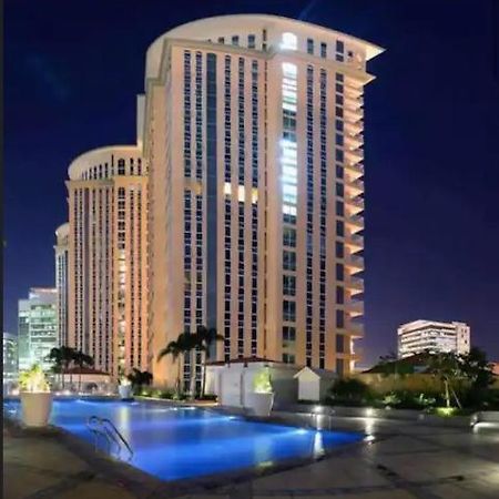 Luxury Bgc Condo In Taguig, Mckinley - Covered Parking And Wifi Free Zewnętrze zdjęcie