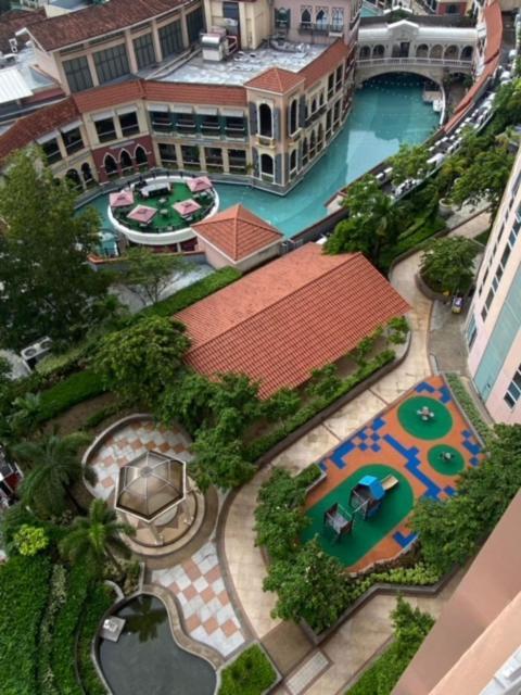 Luxury Bgc Condo In Taguig, Mckinley - Covered Parking And Wifi Free Zewnętrze zdjęcie