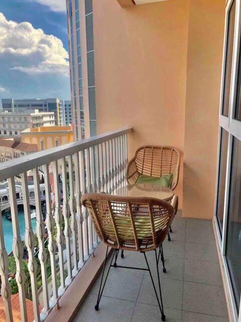 Luxury Bgc Condo In Taguig, Mckinley - Covered Parking And Wifi Free Zewnętrze zdjęcie