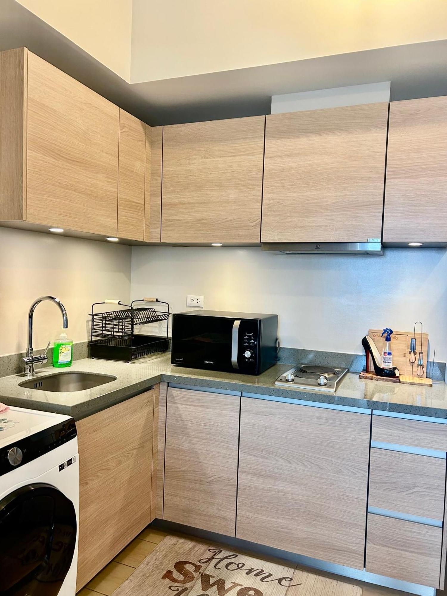 Luxury Bgc Condo In Taguig, Mckinley - Covered Parking And Wifi Free Zewnętrze zdjęcie