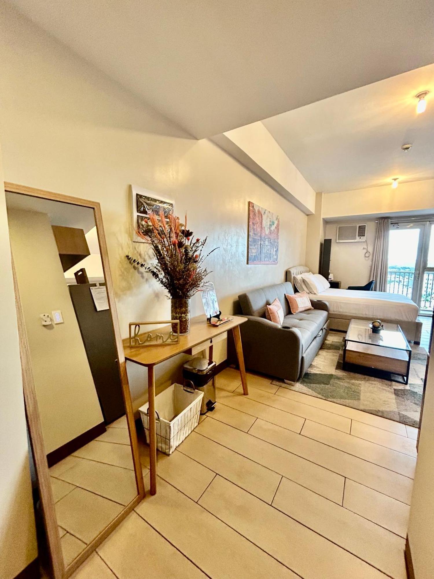 Luxury Bgc Condo In Taguig, Mckinley - Covered Parking And Wifi Free Zewnętrze zdjęcie