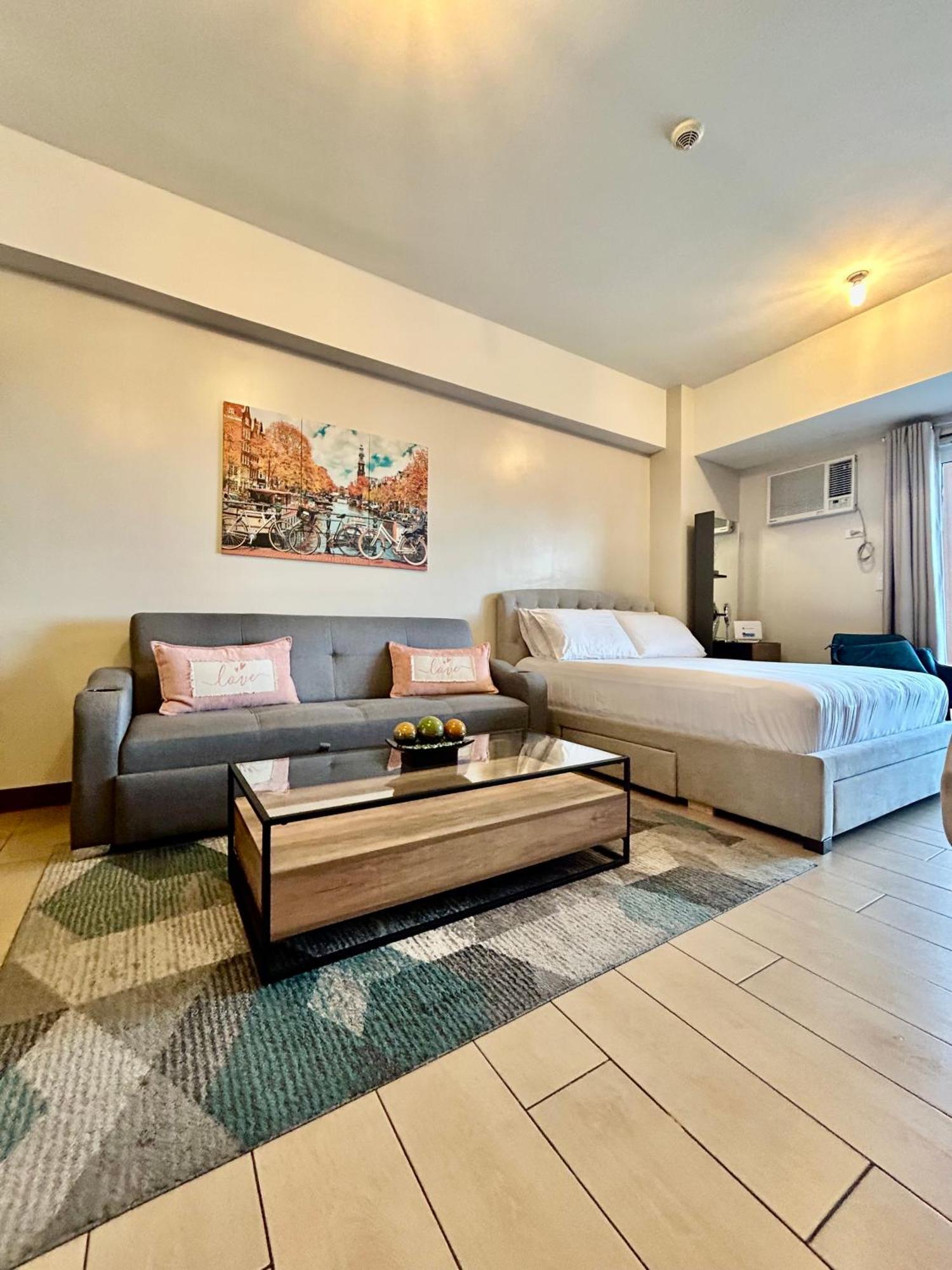 Luxury Bgc Condo In Taguig, Mckinley - Covered Parking And Wifi Free Zewnętrze zdjęcie
